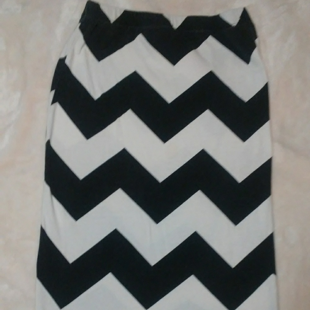 Rue21 B&W Chevron Pencil Skirt